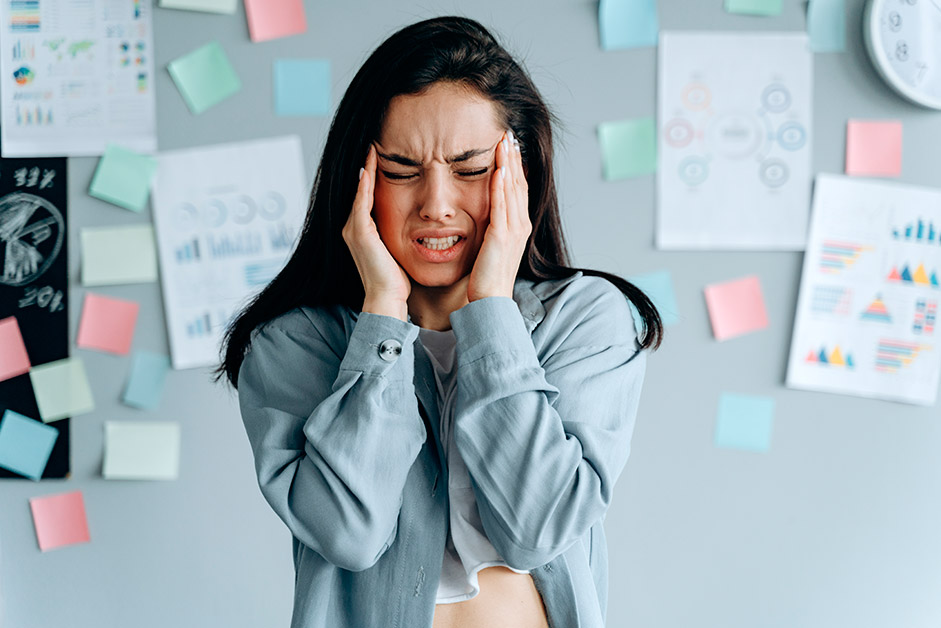 Хронический стресс: причины, симптомы и лечение последствий